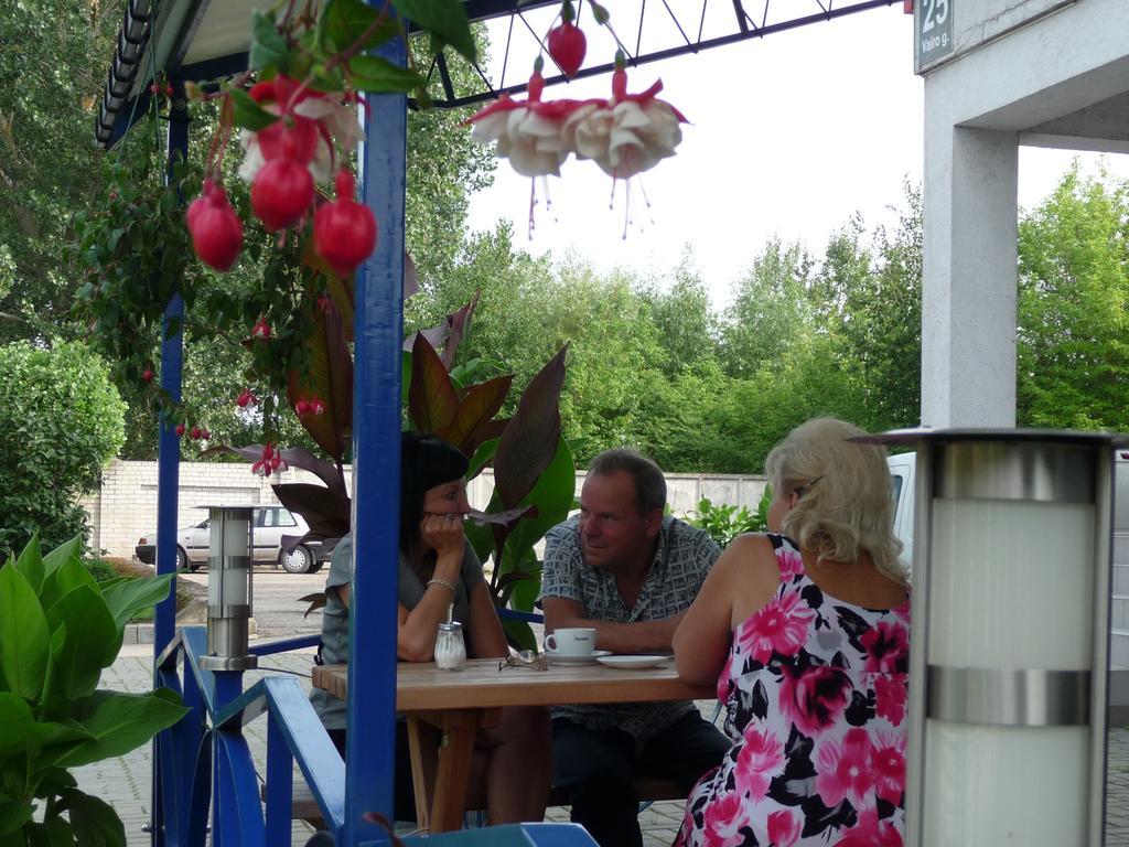 Hotel Skaistaziede Šiauliai Esterno foto